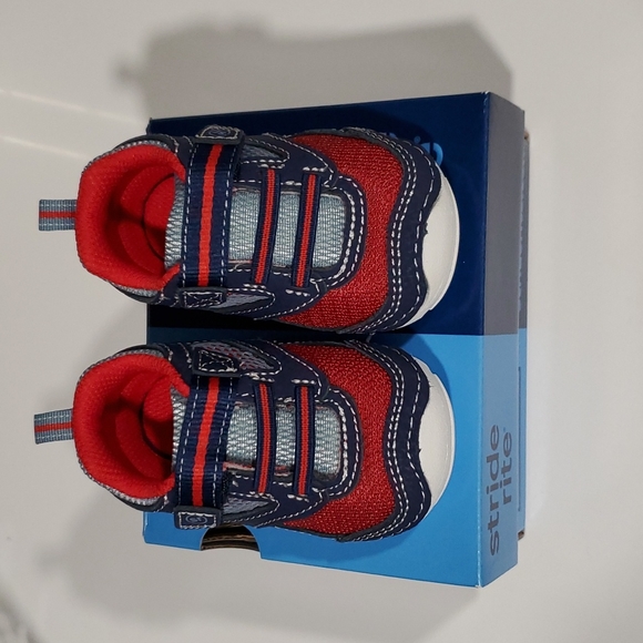 Stride Rite New in Box Adrian Sneakers Size 3.5 - Picture 1 of 6
